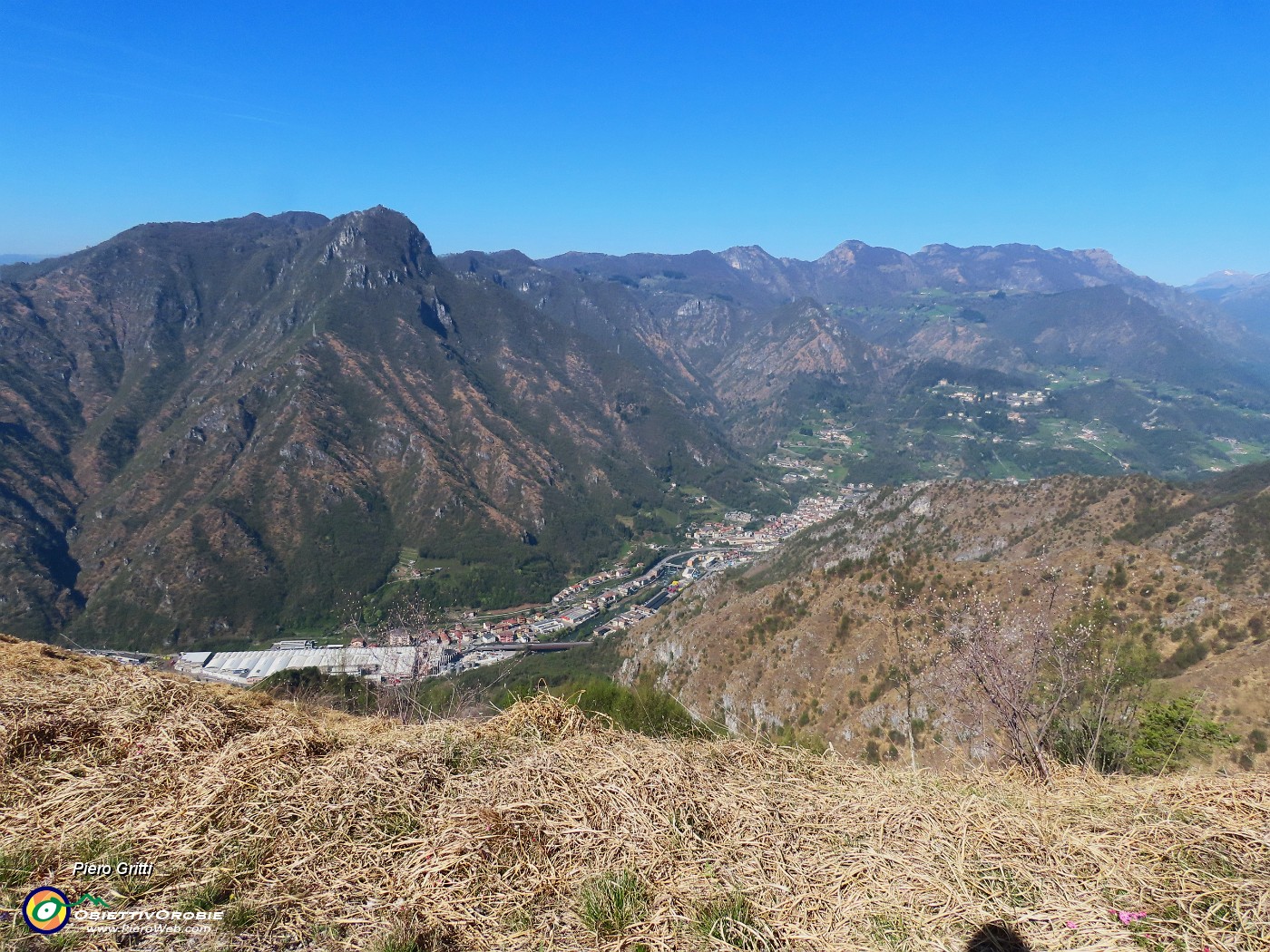 51 La conca di San Pellegrino Terme col Monte Zucco.JPG